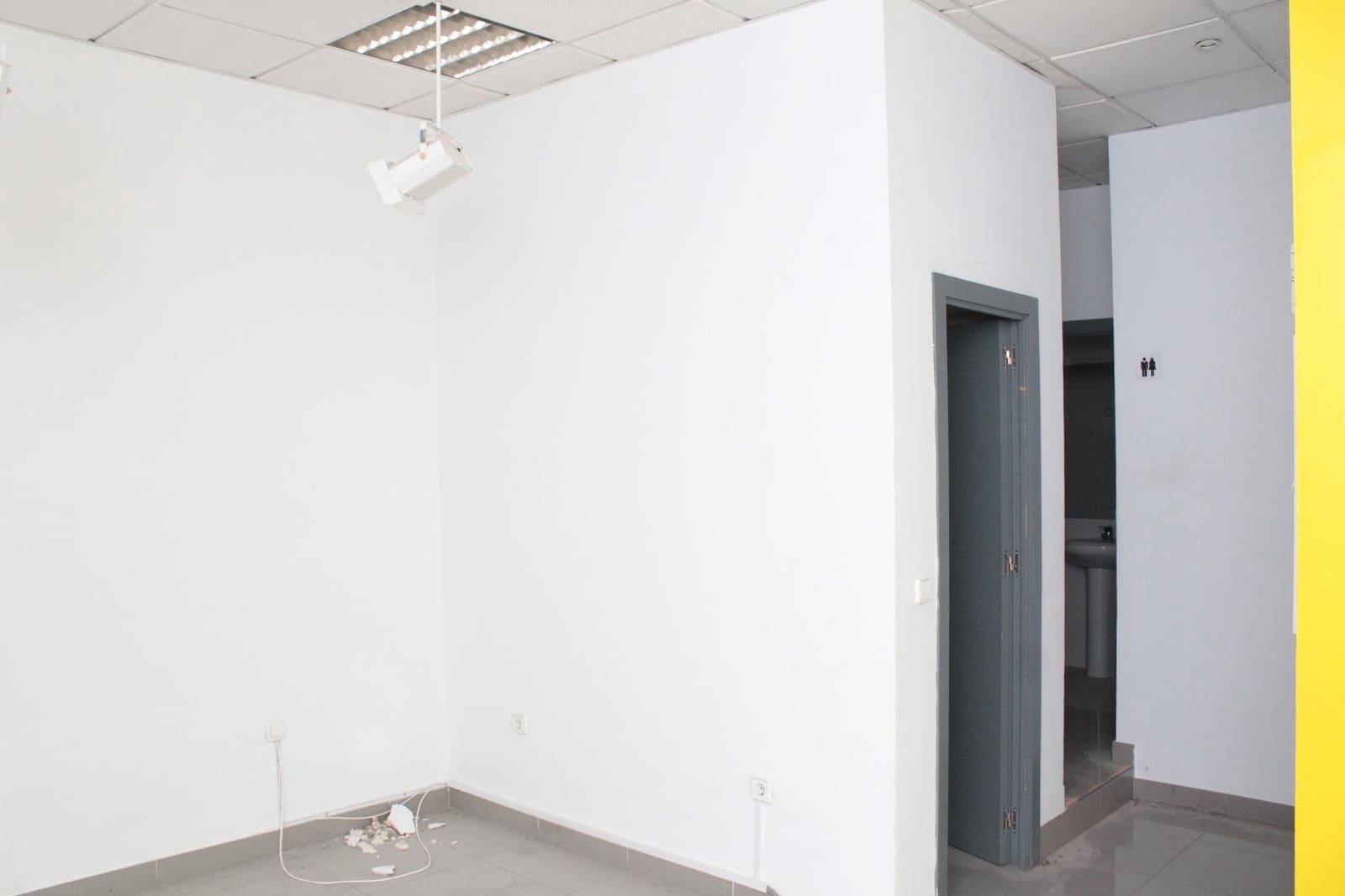 Local Comercial en Sevilla ciudad en alquiler - 3.000 € (Ref: 9403472)