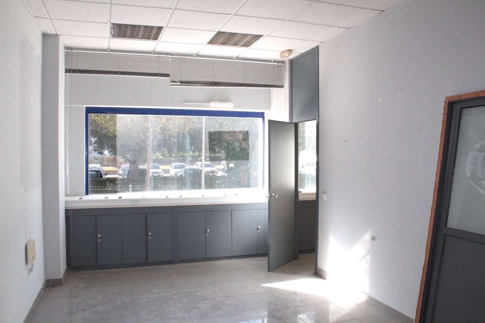 Local Comercial en Sevilla ciudad en alquiler - 3.000 € (Ref: 9403472)