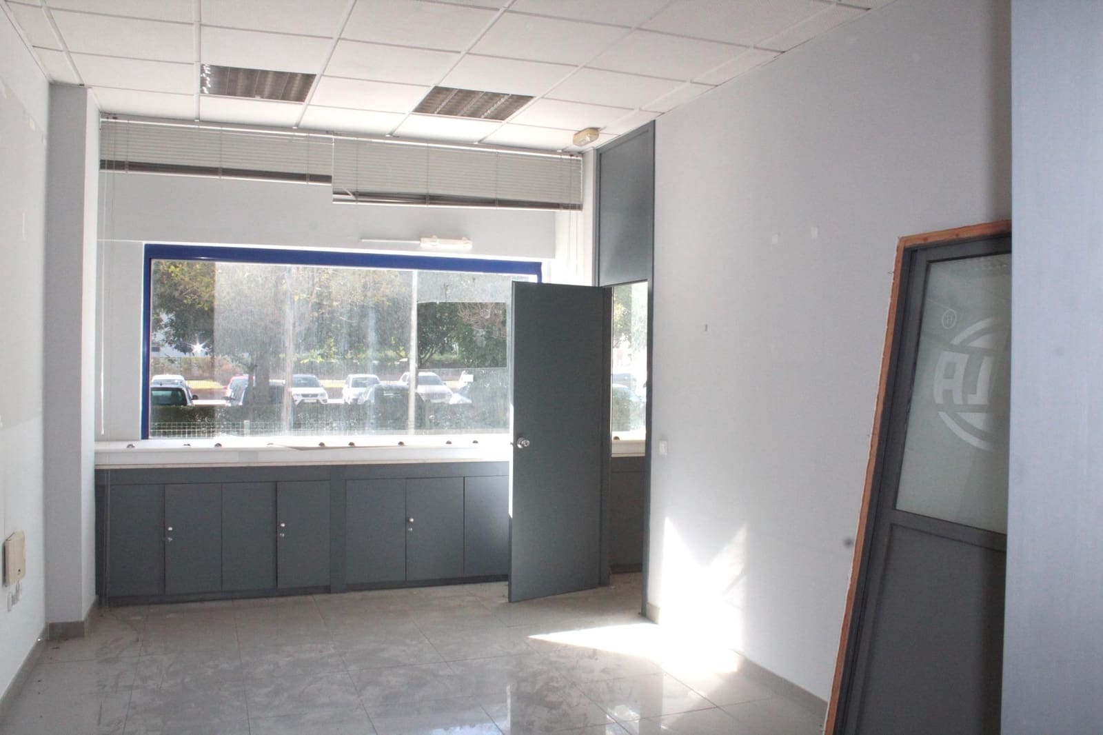 Local Comercial en Sevilla ciudad en alquiler - 3.000 € (Ref: 9403472)