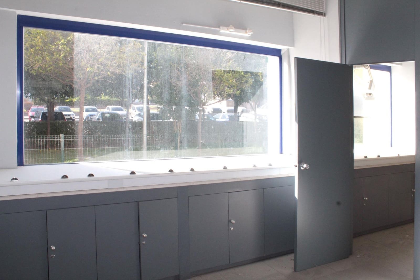 Local Comercial en Sevilla ciudad en alquiler - 3.000 € (Ref: 9403472)