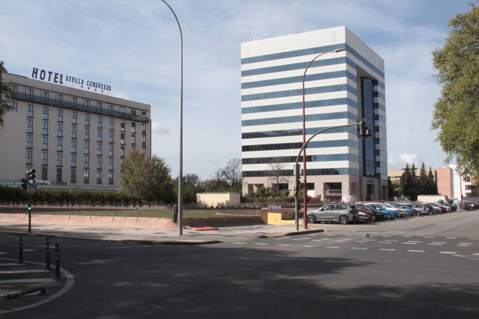 Local Comercial en Sevilla ciudad en alquiler - 3.000 € (Ref: 9403472)