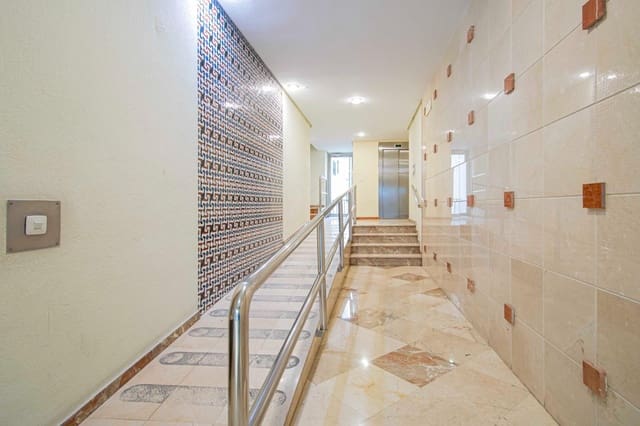 3 makuuhuone Asunto myytävänä paikassa Sevilla kaupunki mukana 
autotalli - 565 000 € (Ref: 9403473)