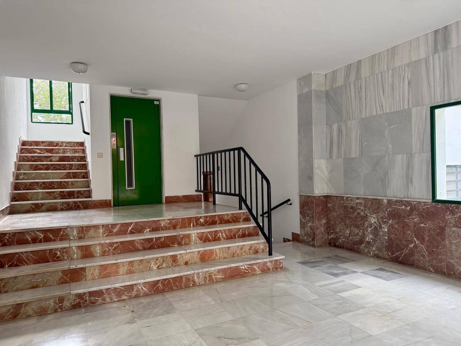 4 bedroom Flat for sale in El Puerto de Santa Maria with pool garage - € 430,000 (Ref: 9414174)