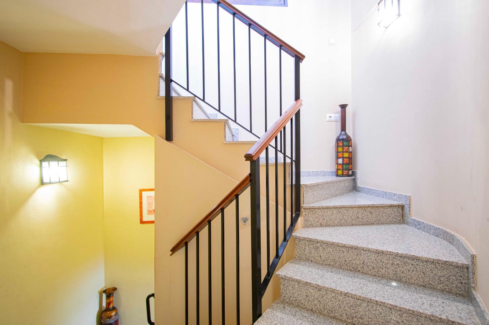 4 makuuhuone Rivitalo myytävänä paikassa Bormujos - 265 000 € (Ref: 9414177)