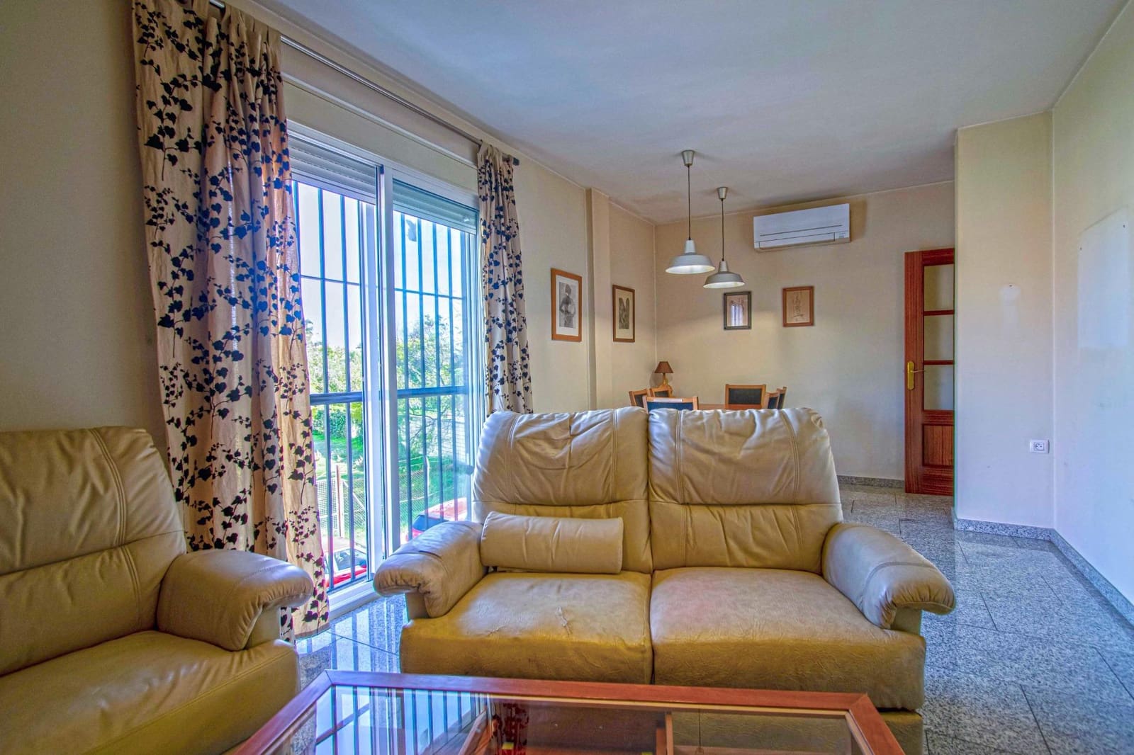 4 makuuhuone Rivitalo myytävänä paikassa Bormujos - 265 000 € (Ref: 9414177)