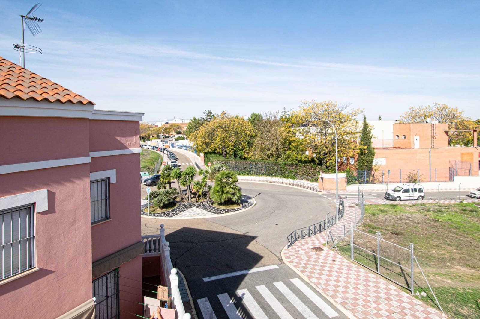 4 makuuhuone Rivitalo myytävänä paikassa Bormujos - 265 000 € (Ref: 9414177)