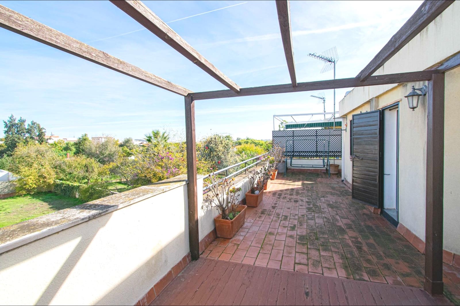 4 makuuhuone Rivitalo myytävänä paikassa Bormujos - 265 000 € (Ref: 9414177)