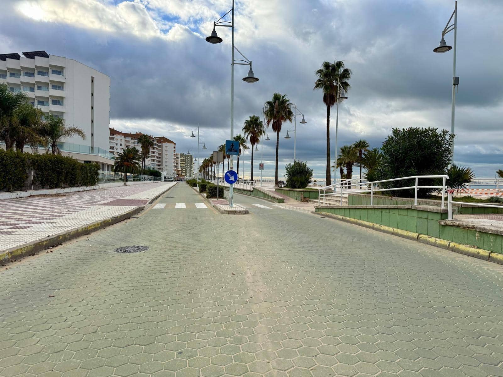 3 bedroom Flat for sale in El Puerto de Santa Maria with pool garage - € 340,000 (Ref: 9416016)