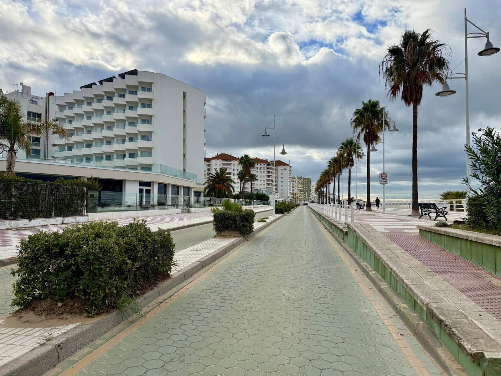 3 bedroom Flat for sale in El Puerto de Santa Maria with pool garage - € 340,000 (Ref: 9416016)