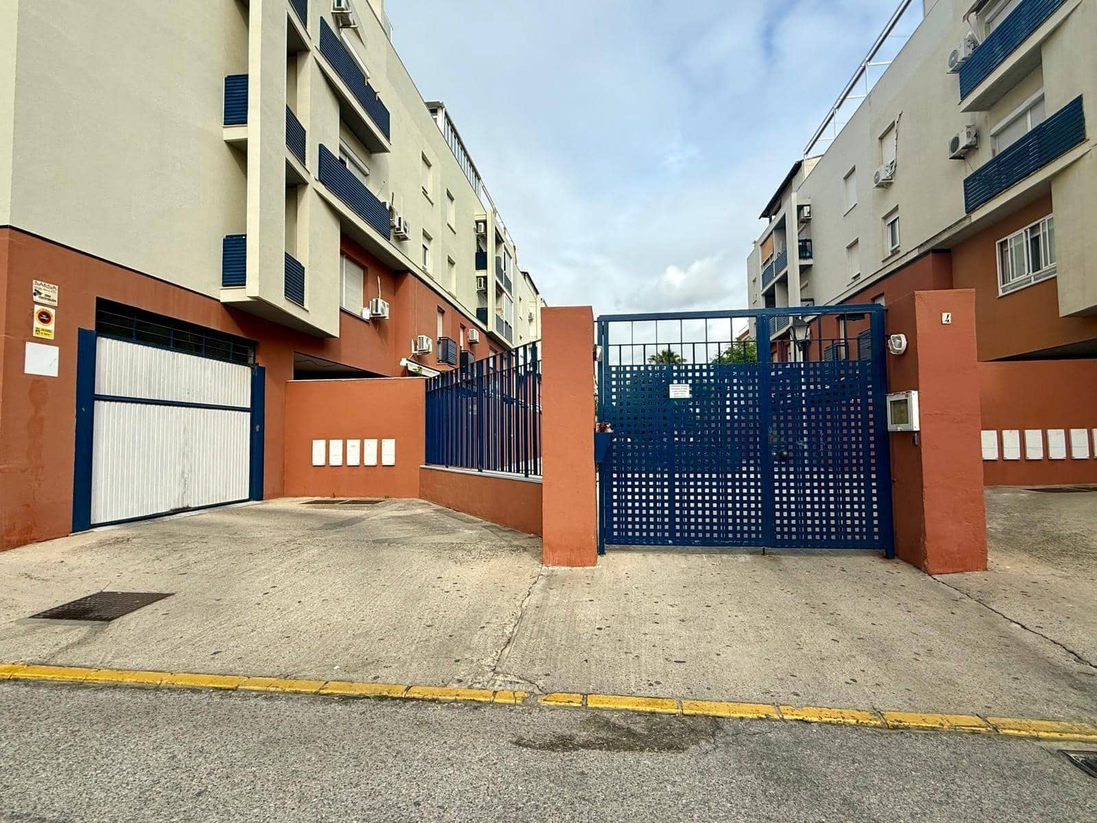 3 soveværelse Lejlighed til salg i El Puerto de Santa Maria med swimmingpool - € 200.000 (Ref: 9416018)