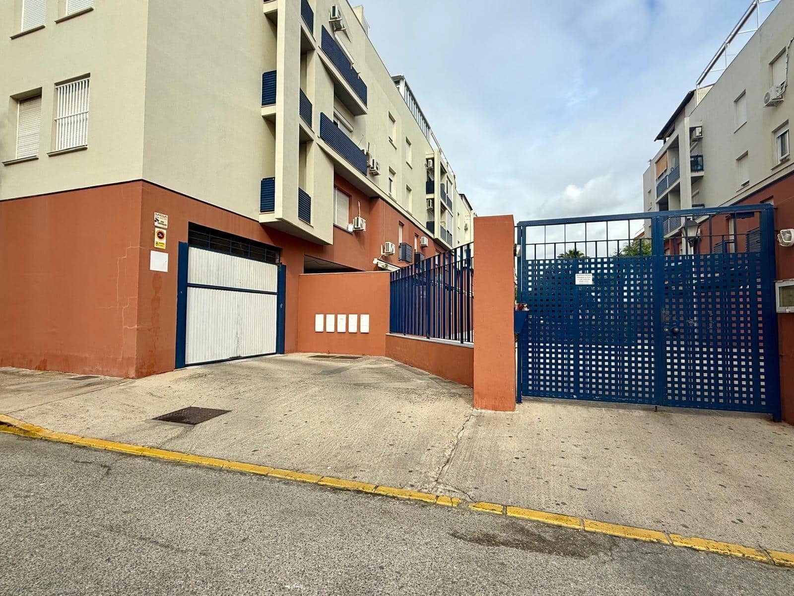 3 soveværelse Lejlighed til salg i El Puerto de Santa Maria med swimmingpool - € 200.000 (Ref: 9416018)