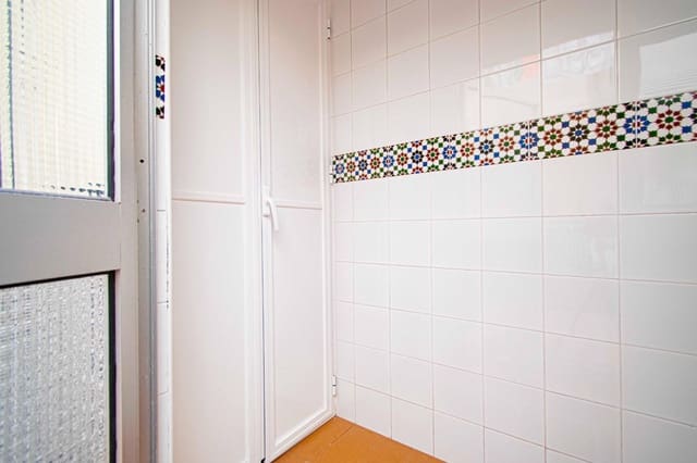 4 soveværelse Lejlighed til salg i Sevilla by med swimmingpool - € 298.000 (Ref: 9416019)