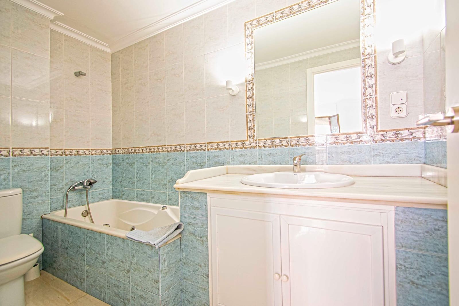 4 sovrum Lägenhet till salu i Sevilla stad med pool - 298 000 € (Ref: 9416019)