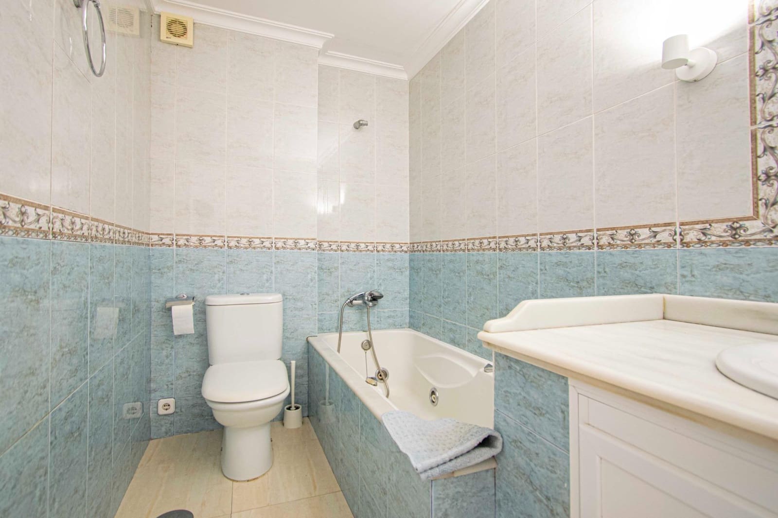 4 sovrum Lägenhet till salu i Sevilla stad med pool - 298 000 € (Ref: 9416019)