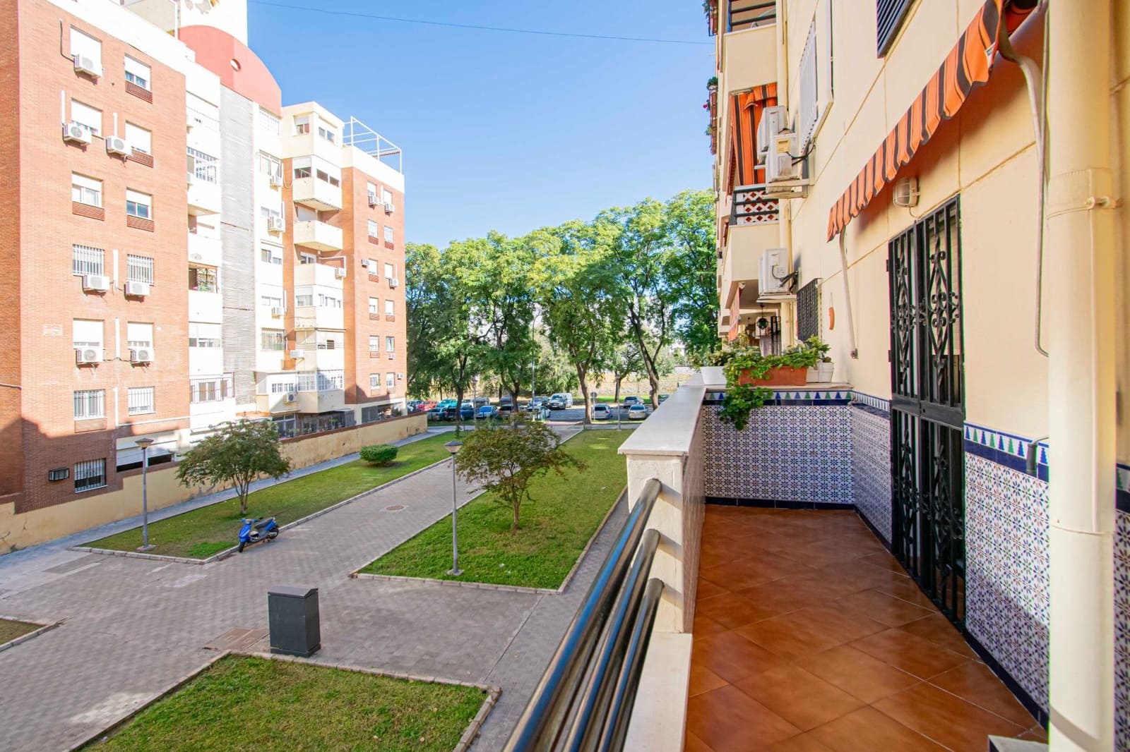 4 sovrum Lägenhet till salu i Sevilla stad med pool - 298 000 € (Ref: 9416019)