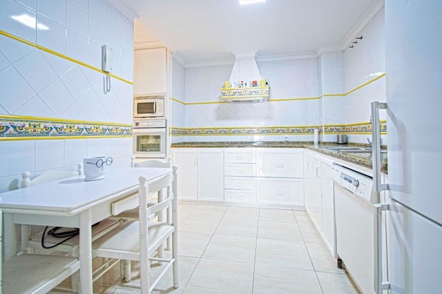 4 sovrum Lägenhet till salu i Sevilla stad med pool - 298 000 € (Ref: 9416019)