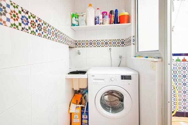 4 sovrum Lägenhet till salu i Sevilla stad med pool - 298 000 € (Ref: 9416019)