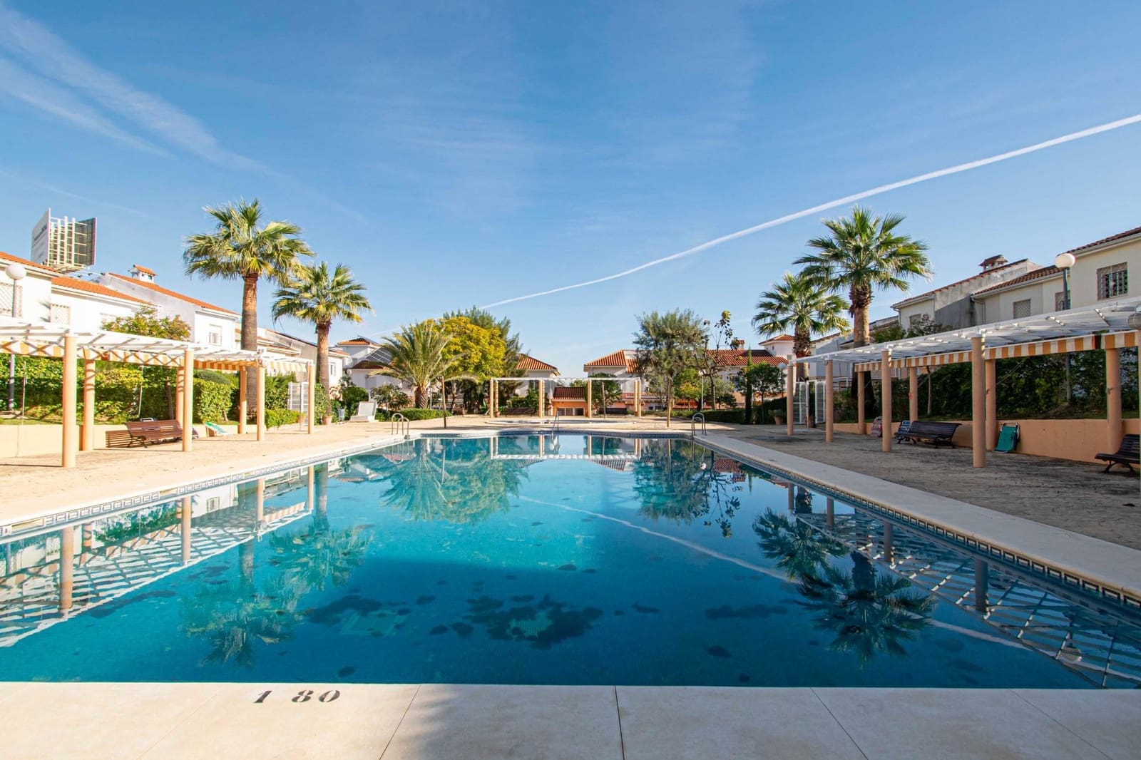 5 chambre Villa/Maison Mitoyenne à vendre à San Juan de Aznalfarache avec piscine - 315 000 € (Ref: 9416020)