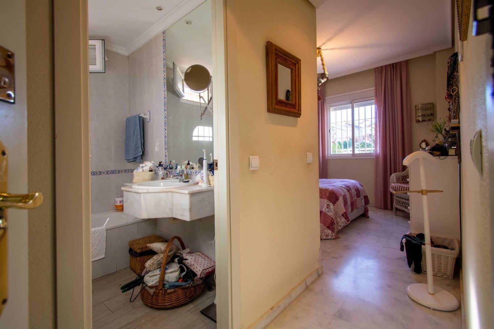 5 bedroom Terraced Villa for sale in San Juan de Aznalfarache with pool - € 315,000 (Ref: 9416020)