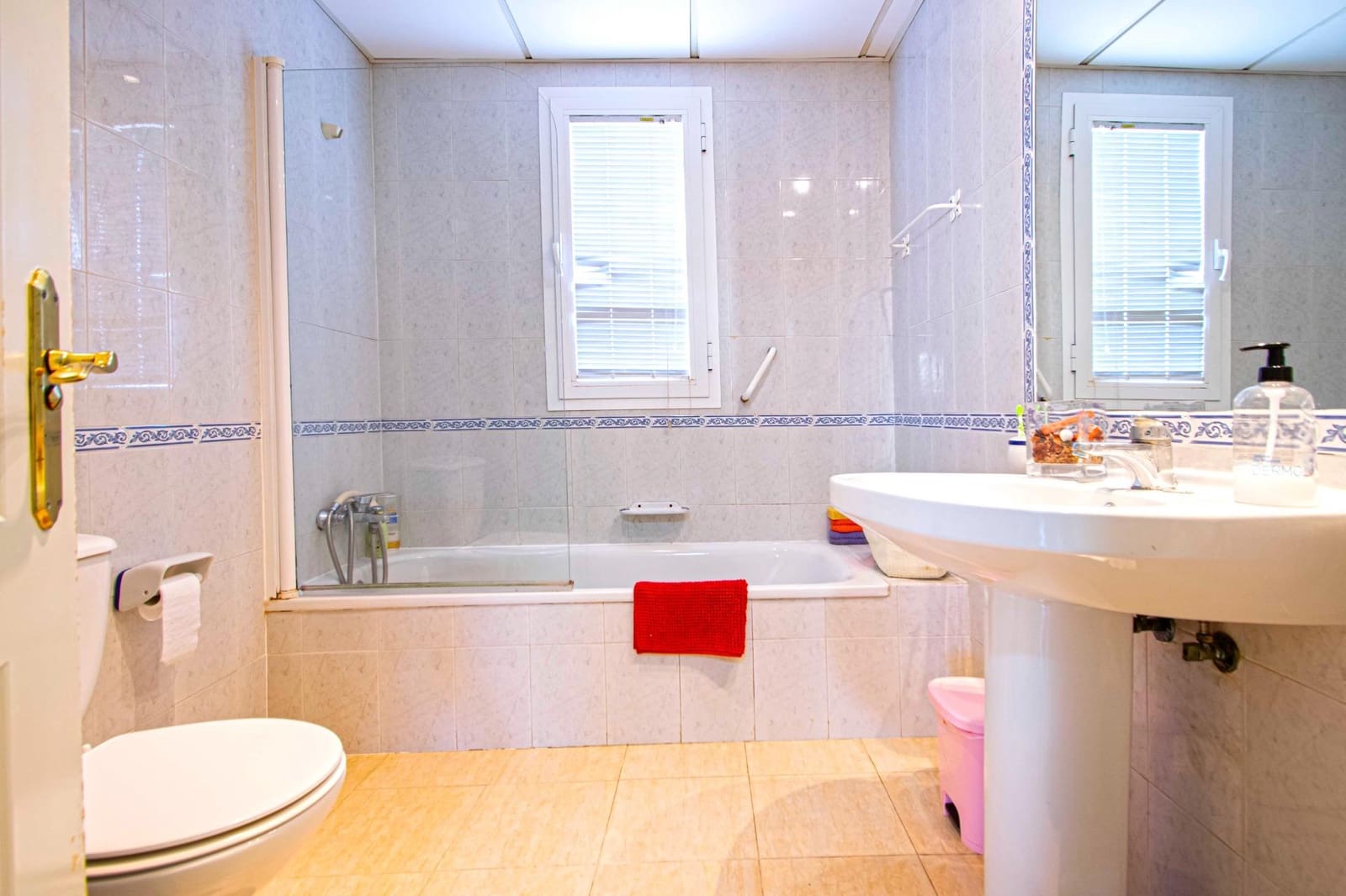 5 bedroom Terraced Villa for sale in San Juan de Aznalfarache with pool - € 315,000 (Ref: 9416020)