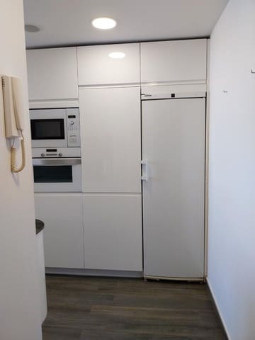 3 soveværelse Lejlighed til leje i Sevilla by med swimmingpool - € 1.000 (Ref: 9423885)