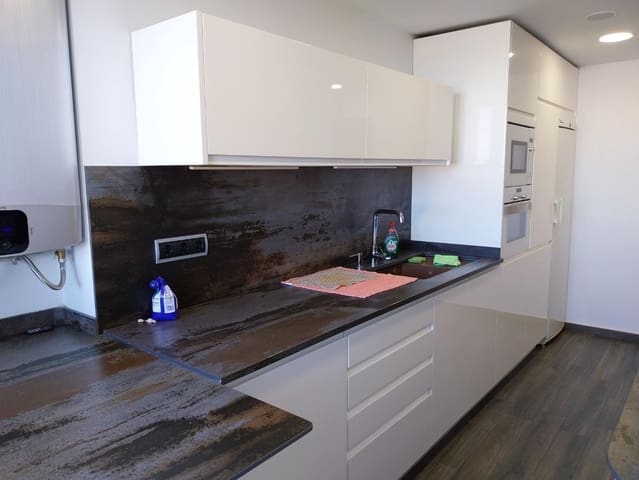 3 soveværelse Lejlighed til leje i Sevilla by med swimmingpool - € 1.000 (Ref: 9423885)