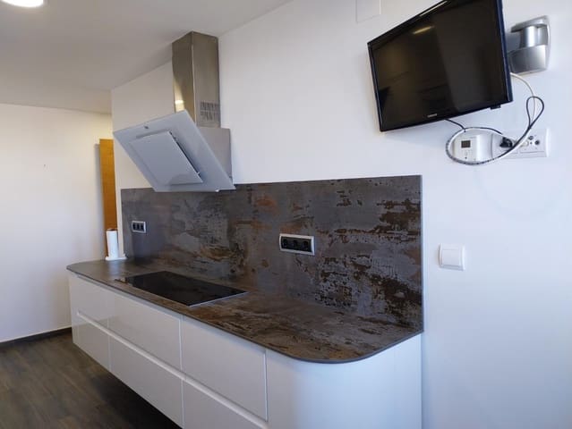 3 soveværelse Lejlighed til leje i Sevilla by med swimmingpool - € 1.000 (Ref: 9423885)