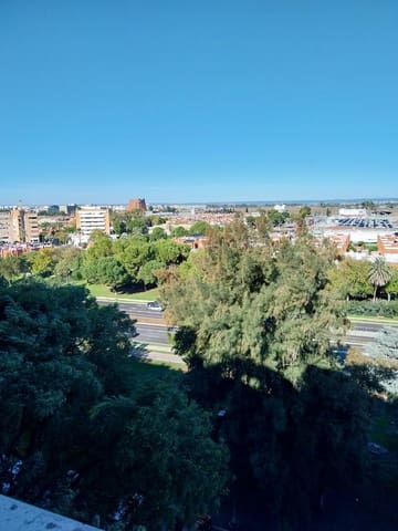 3 soveværelse Lejlighed til leje i Sevilla by med swimmingpool - € 1.000 (Ref: 9423885)