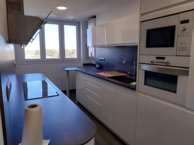 3 soveværelse Lejlighed til leje i Sevilla by med swimmingpool - € 1.000 (Ref: 9423885)