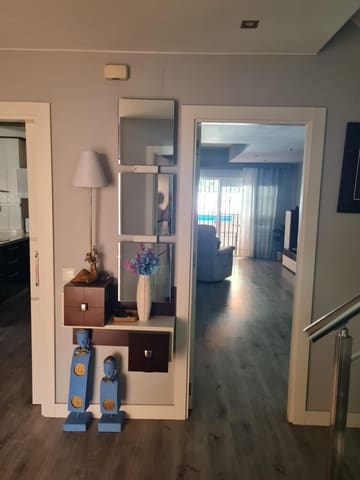 4 soveværelse Villa til salg i Espartinas med swimmingpool - € 414.520 (Ref: 9424025)