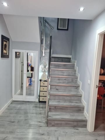 4 soveværelse Villa til salg i Espartinas med swimmingpool - € 414.520 (Ref: 9424025)