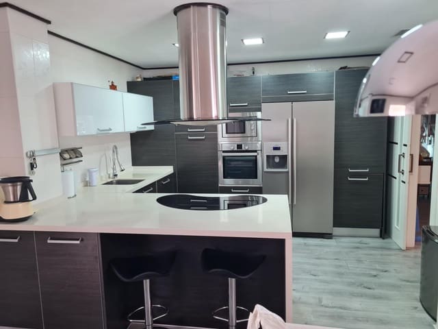 4 soveværelse Villa til salg i Espartinas med swimmingpool - € 414.520 (Ref: 9424025)