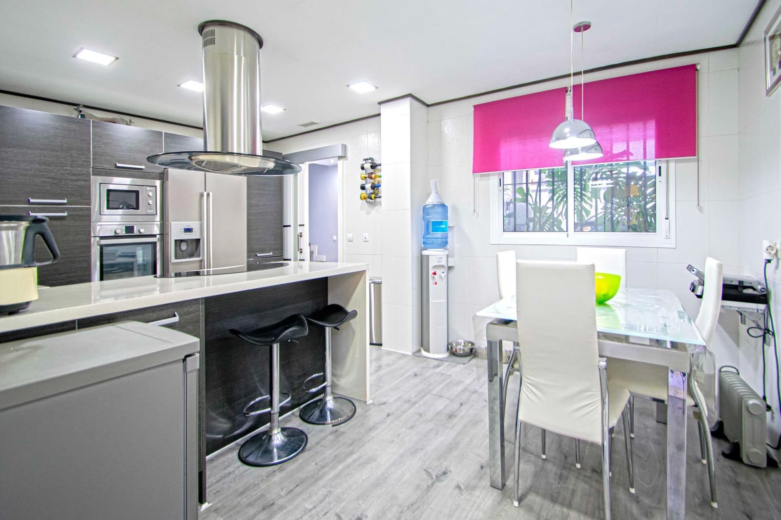 4 soveværelse Villa til salg i Espartinas med swimmingpool - € 414.520 (Ref: 9424025)