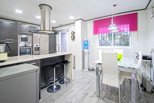 4 soveværelse Villa til salg i Espartinas med swimmingpool - € 414.520 (Ref: 9424025)