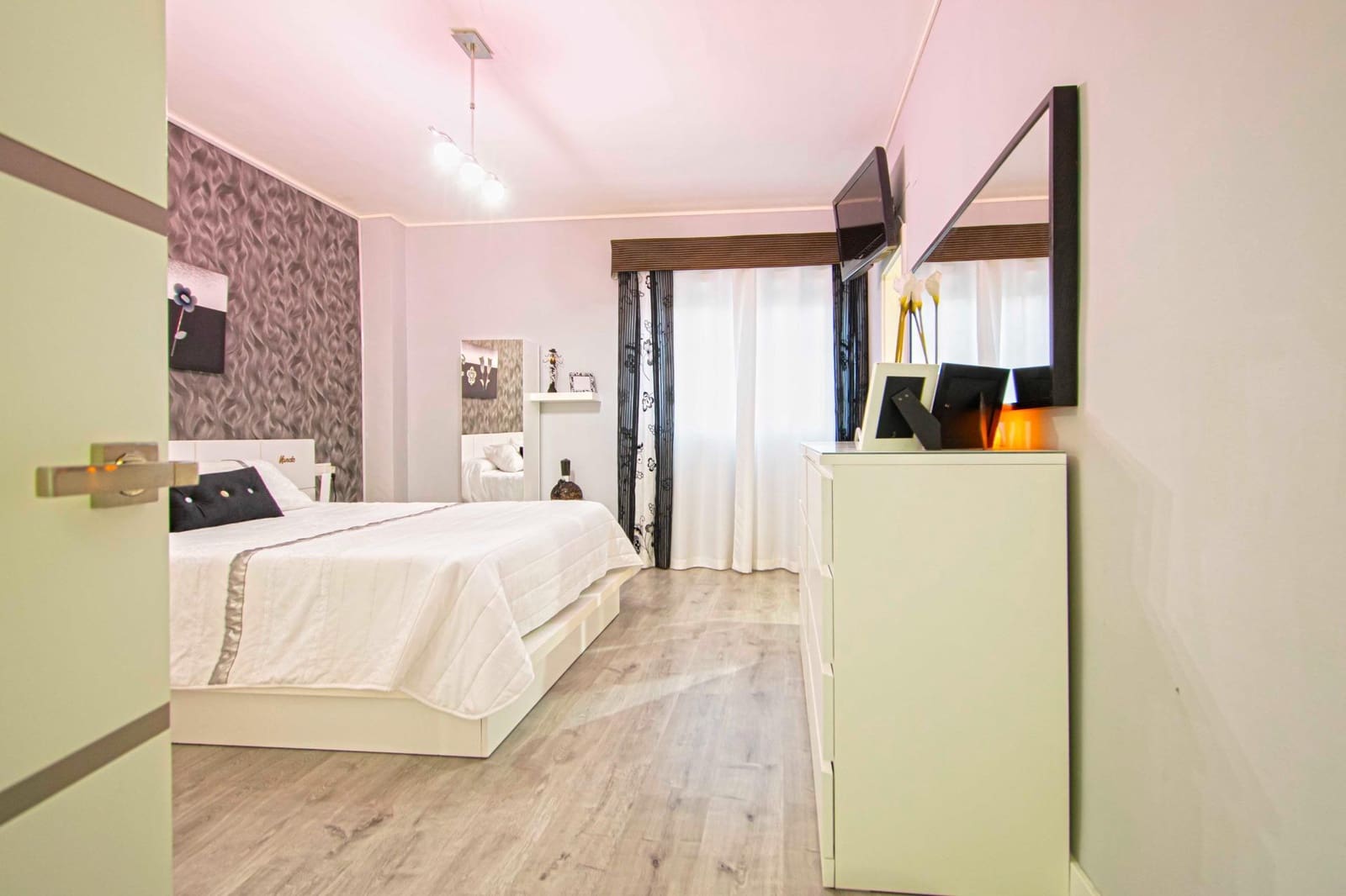 4 soveværelse Villa til salg i Espartinas med swimmingpool - € 414.520 (Ref: 9424025)