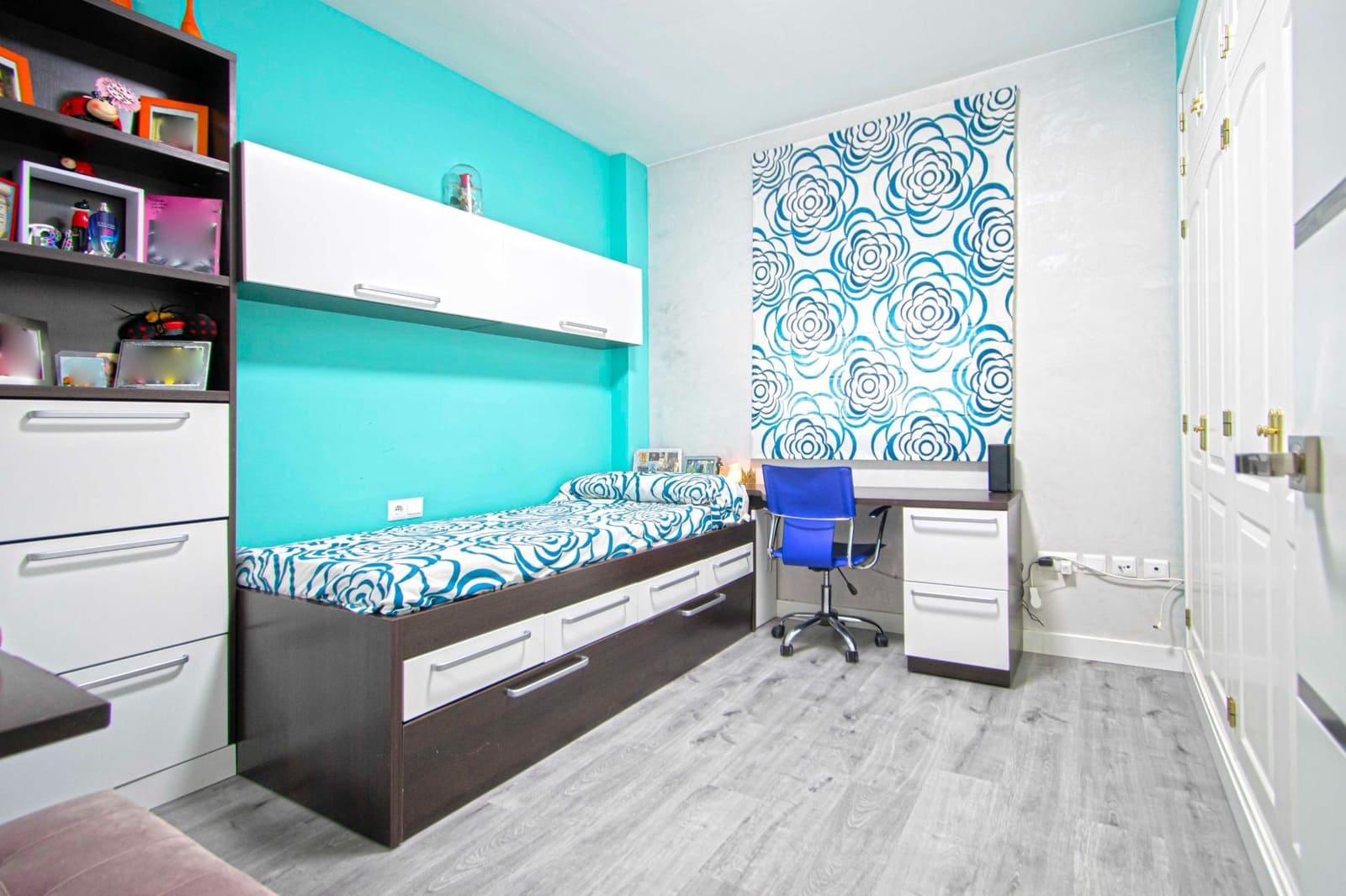 4 soveværelse Villa til salg i Espartinas med swimmingpool - € 414.520 (Ref: 9424025)