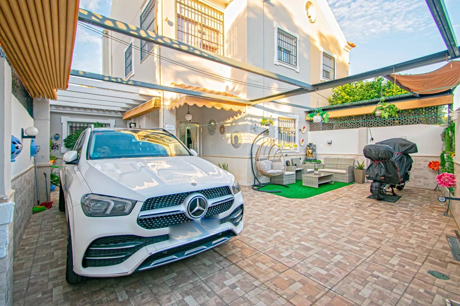 4 soveværelse Villa til salg i Espartinas med swimmingpool - € 414.520 (Ref: 9424025)