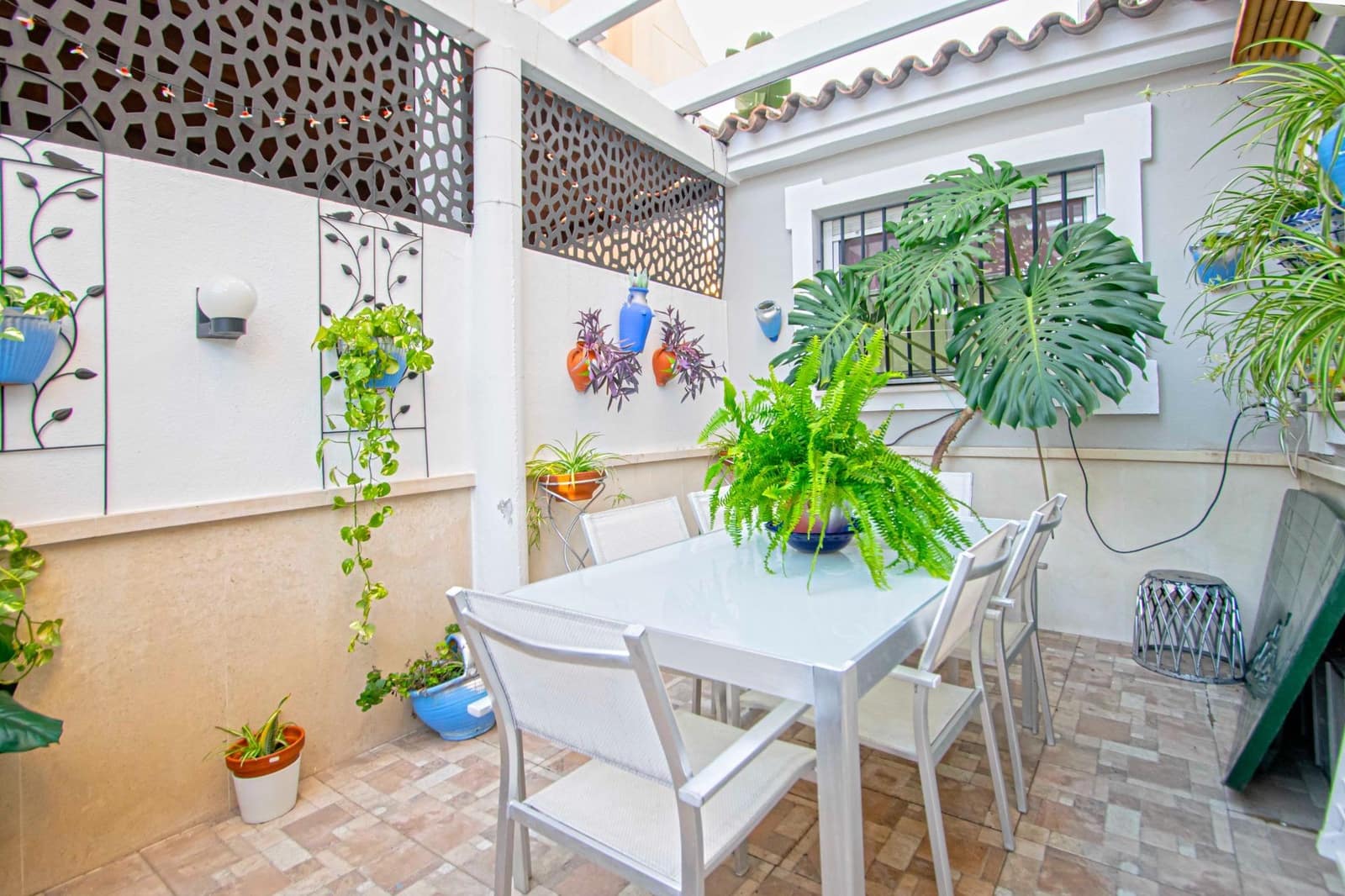 4 soveværelse Villa til salg i Espartinas med swimmingpool - € 414.520 (Ref: 9424025)