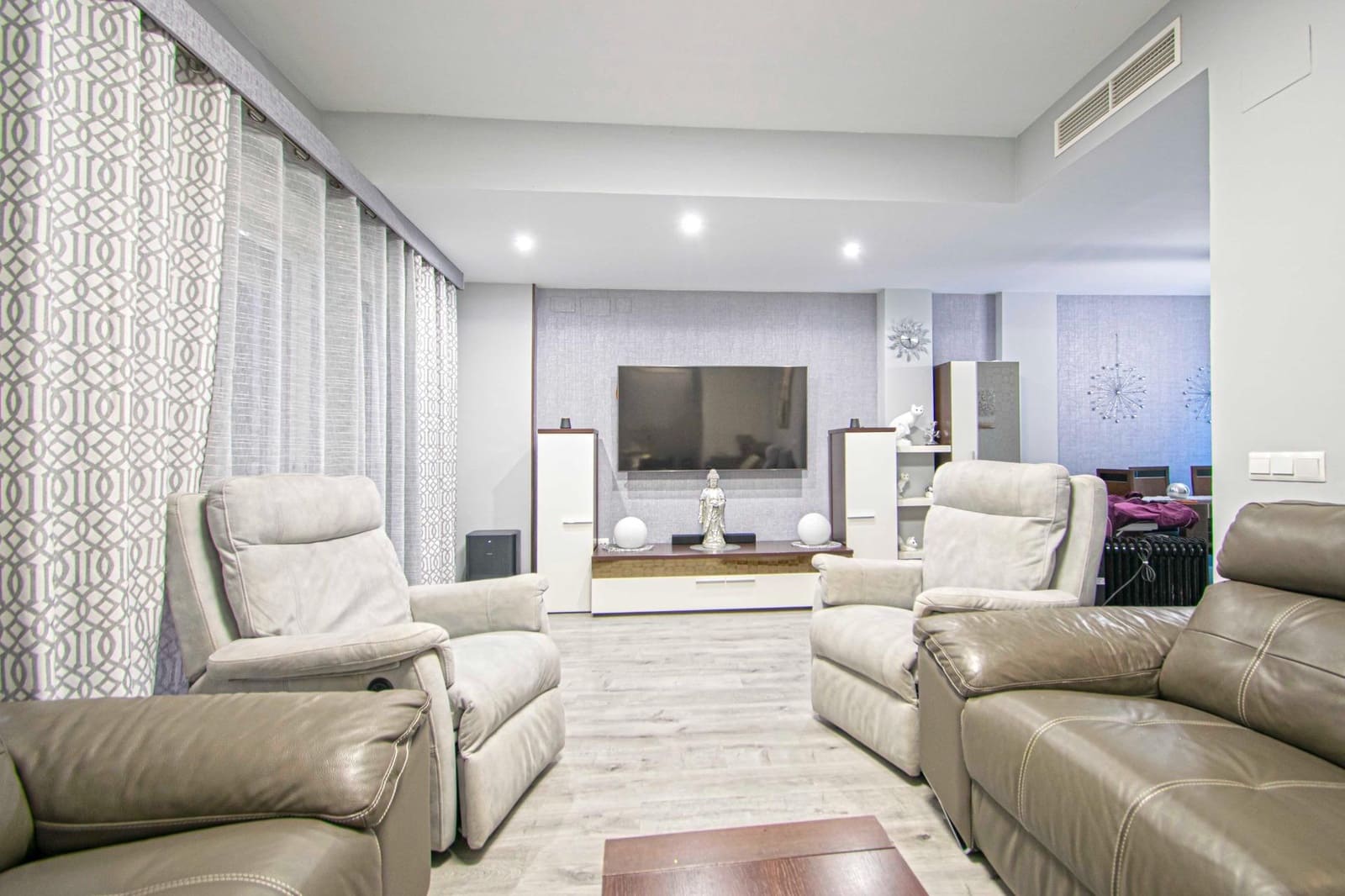 4 soveværelse Villa til salg i Espartinas med swimmingpool - € 414.520 (Ref: 9424025)