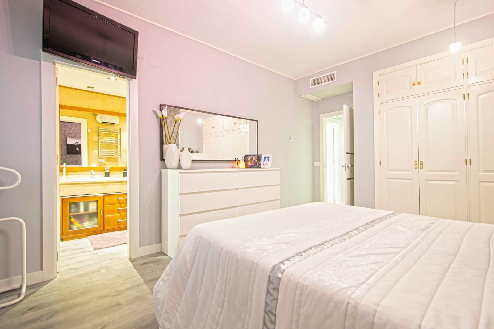 4 soveværelse Villa til salg i Espartinas med swimmingpool - € 414.520 (Ref: 9424025)