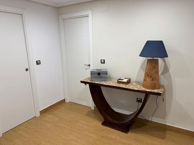 3 sypialnia Penthouse do wynajęcia w Miasto Sewilla z basenem garażem - 1 700 € (Ref: 9427289)