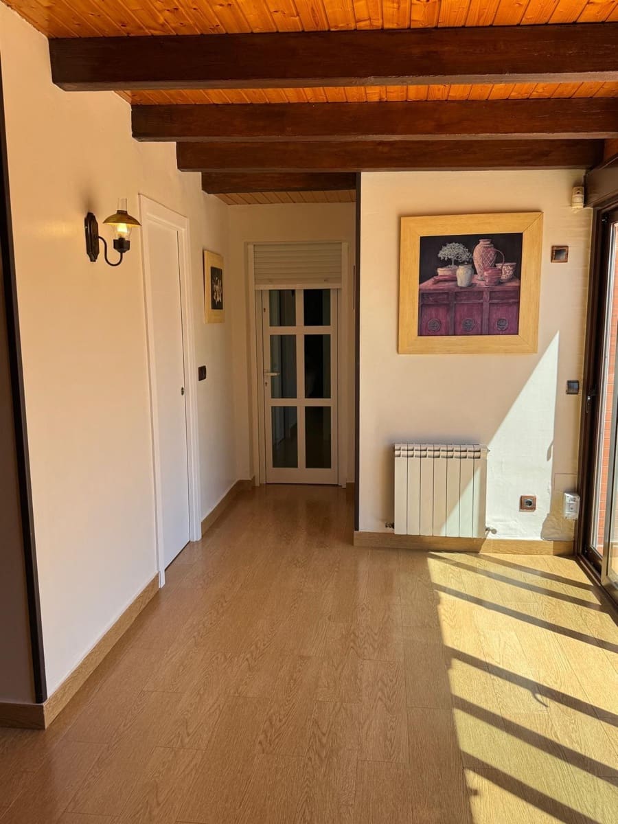 3 soveværelse Penthouse til leje i Sevilla by med swimmingpool garage - € 1.700 (Ref: 9427289)