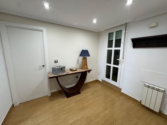 3 sypialnia Penthouse do wynajęcia w Miasto Sewilla z basenem garażem - 1 700 € (Ref: 9427289)