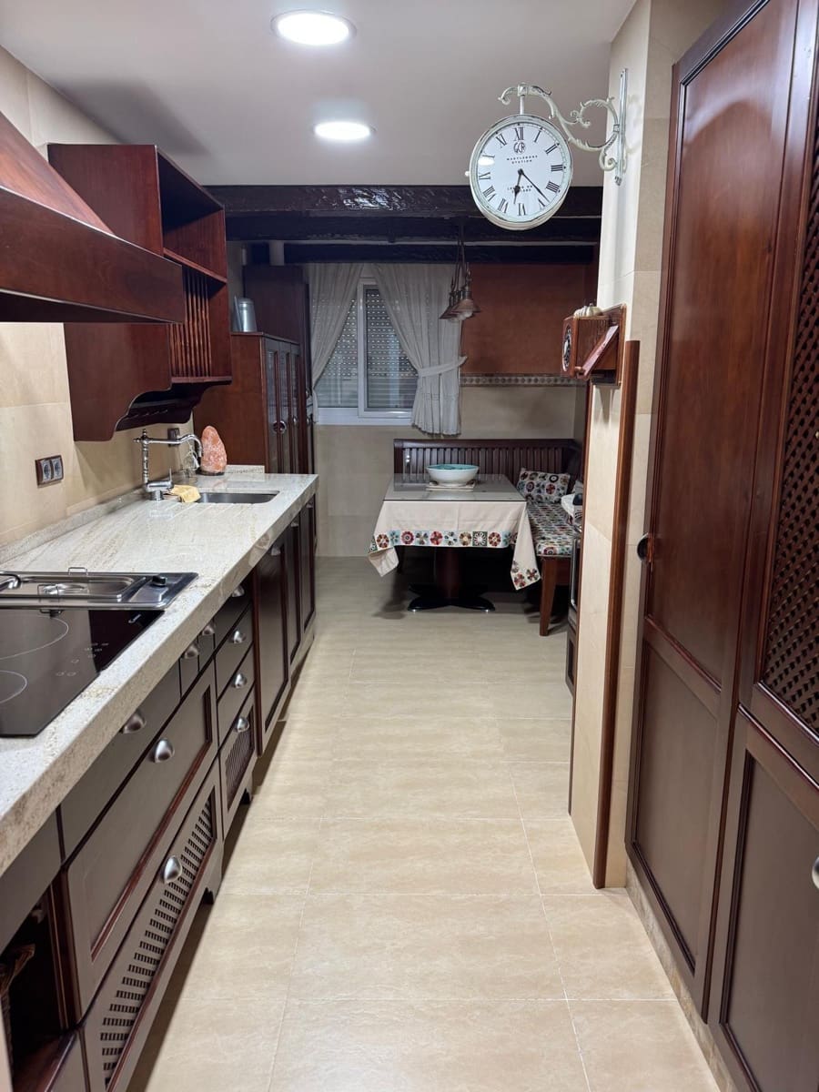 3 soveværelse Penthouse til leje i Sevilla by med swimmingpool garage - € 1.700 (Ref: 9427289)