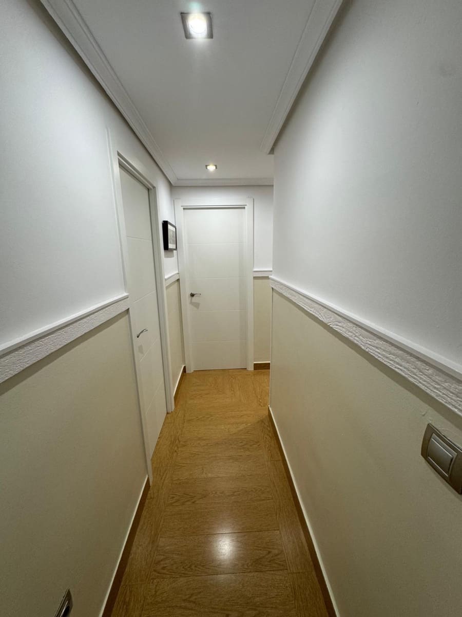 3 soveværelse Penthouse til leje i Sevilla by med swimmingpool garage - € 1.700 (Ref: 9427289)