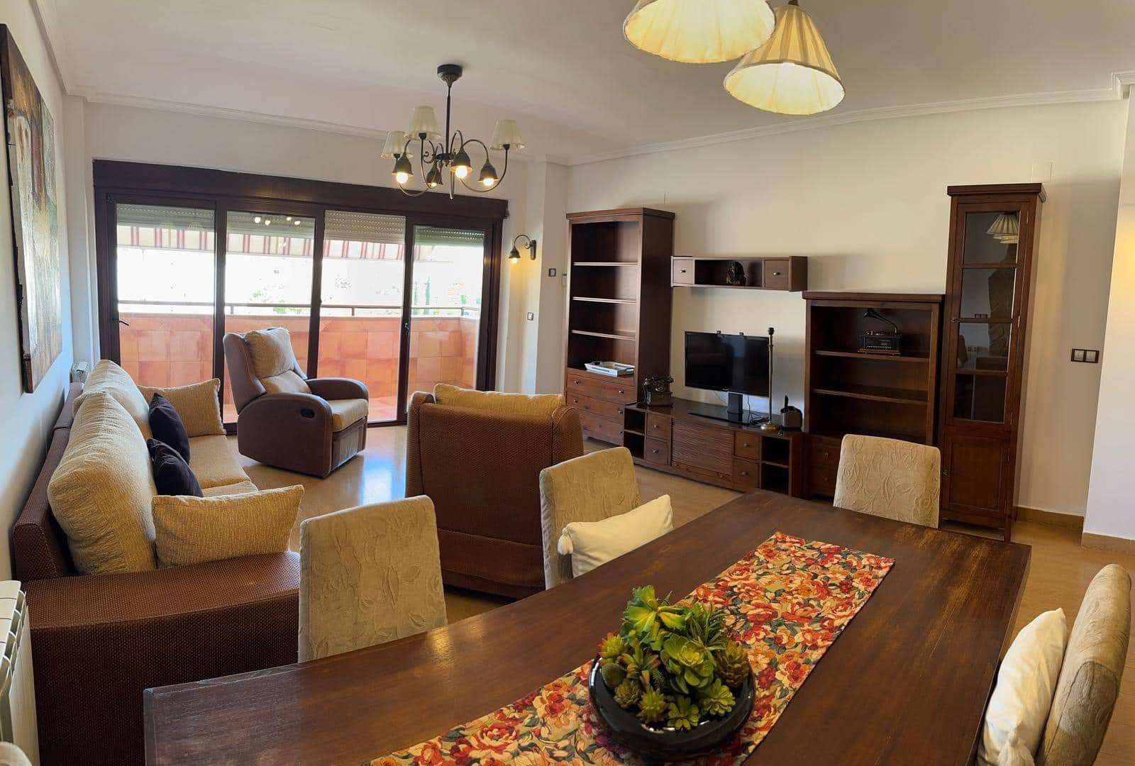 3 soveværelse Penthouse til leje i Sevilla by med swimmingpool garage - € 1.700 (Ref: 9427289)