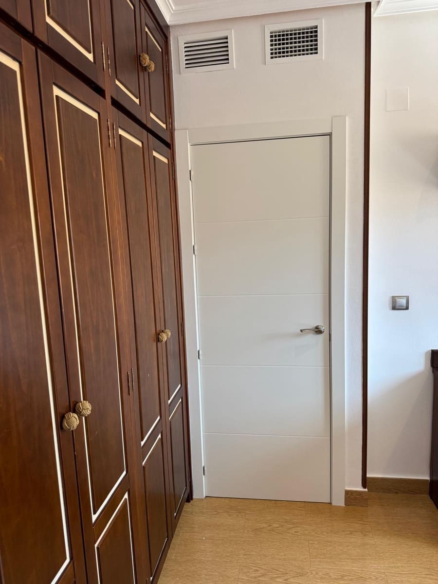 3 soveværelse Penthouse til leje i Sevilla by med swimmingpool garage - € 1.700 (Ref: 9427289)