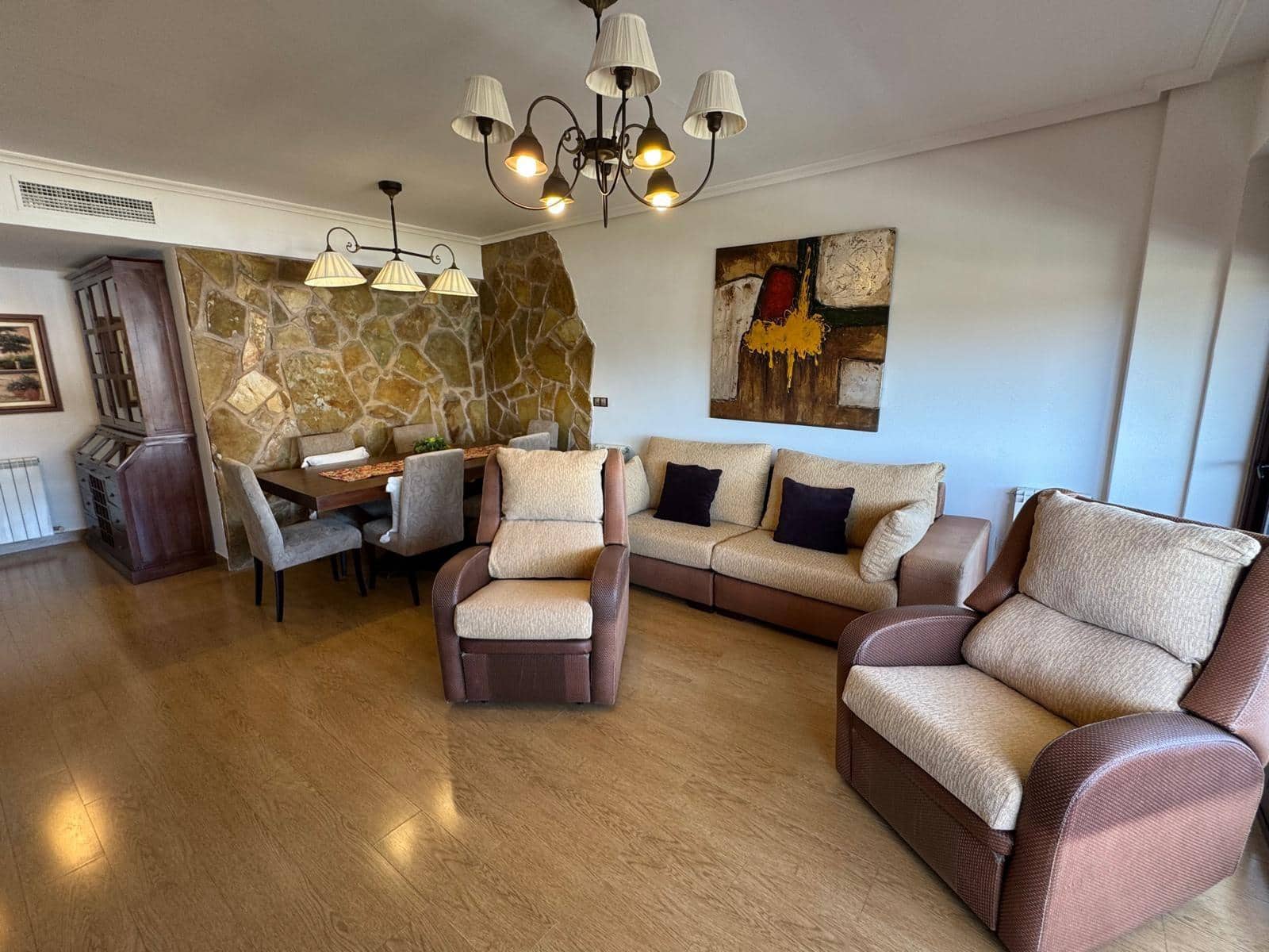 3 soveværelse Penthouse til leje i Sevilla by med swimmingpool garage - € 1.700 (Ref: 9427289)