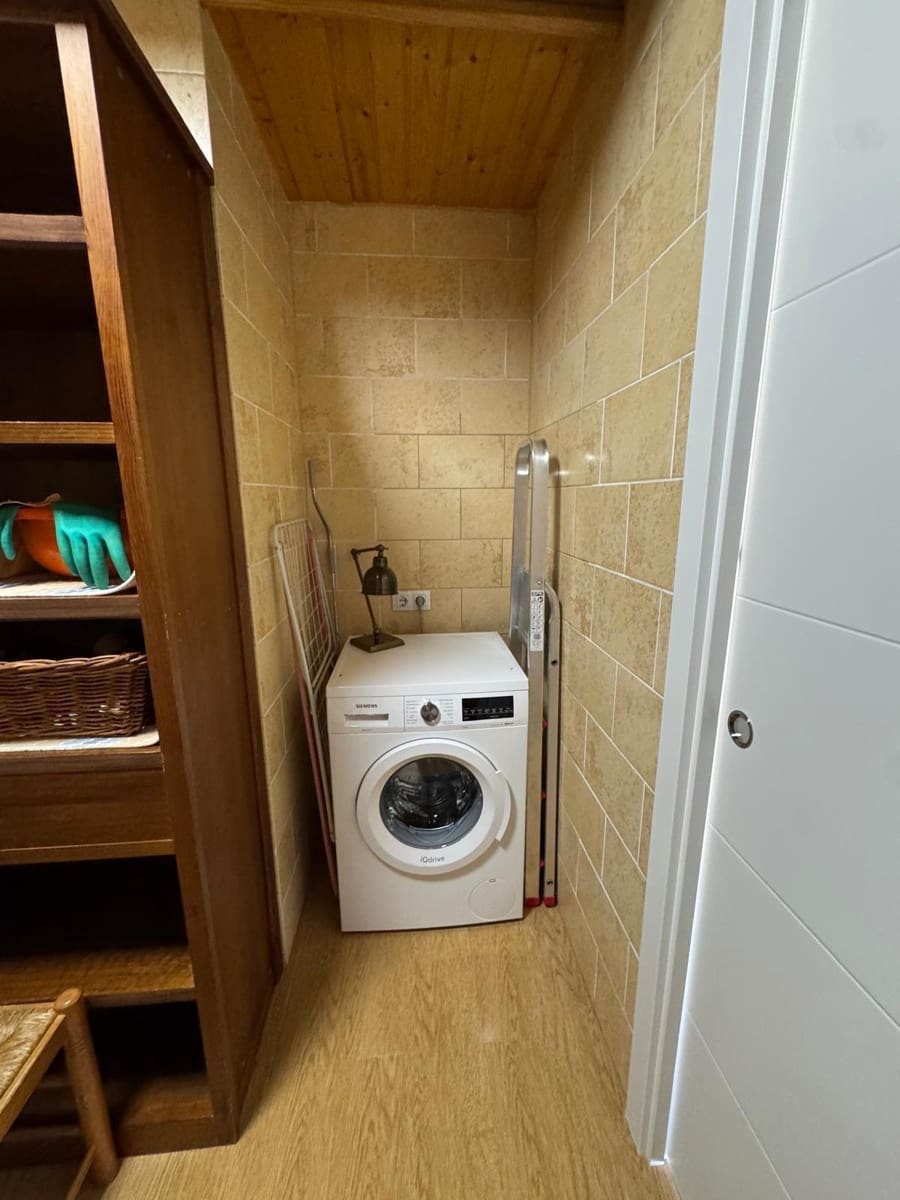 3 soveværelse Penthouse til leje i Sevilla by med swimmingpool garage - € 1.700 (Ref: 9427289)