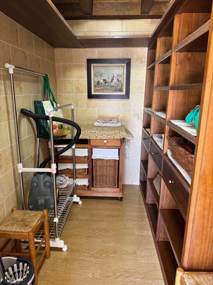 3 soveværelse Penthouse til leje i Sevilla by med swimmingpool garage - € 1.700 (Ref: 9427289)